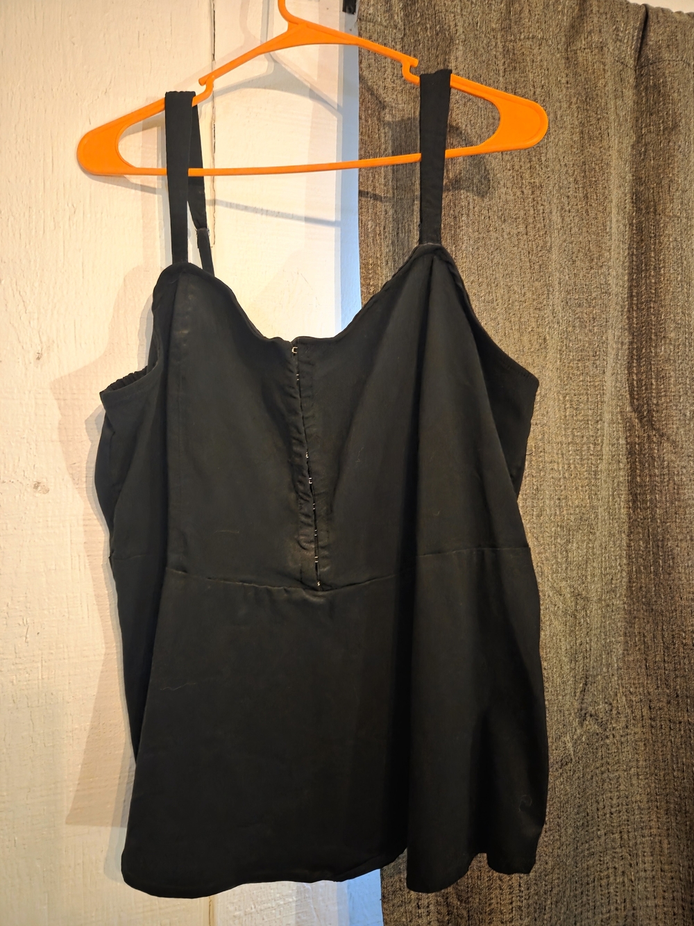 Elegant Black Camisole with Sweetheart Neckline